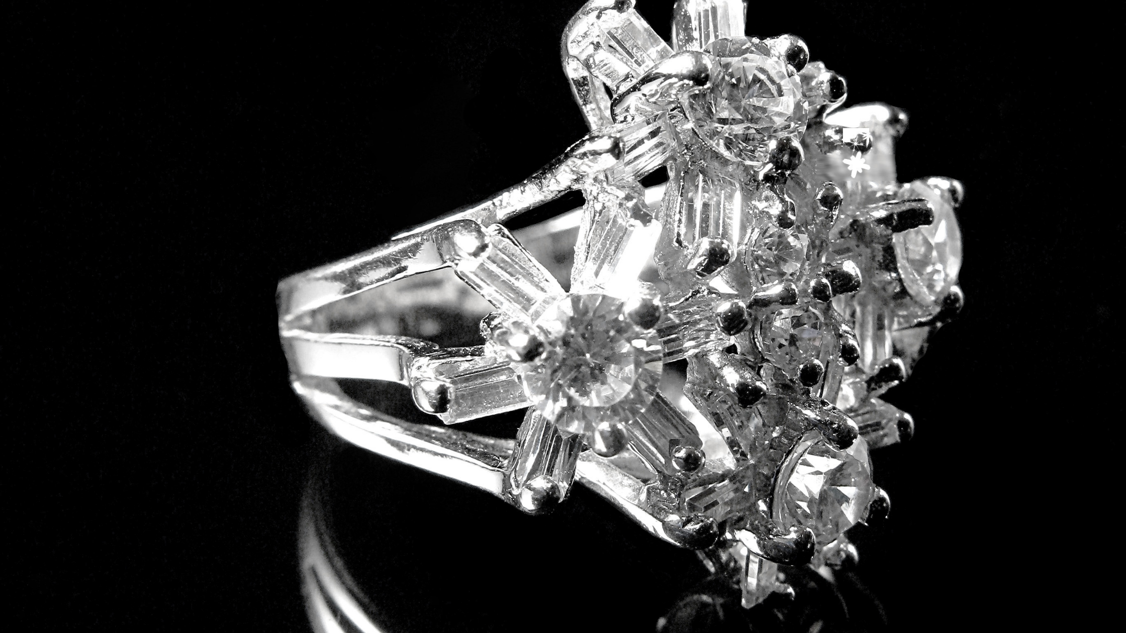 What Is a Diamond Cluster Ring? – Paramount Jewelers