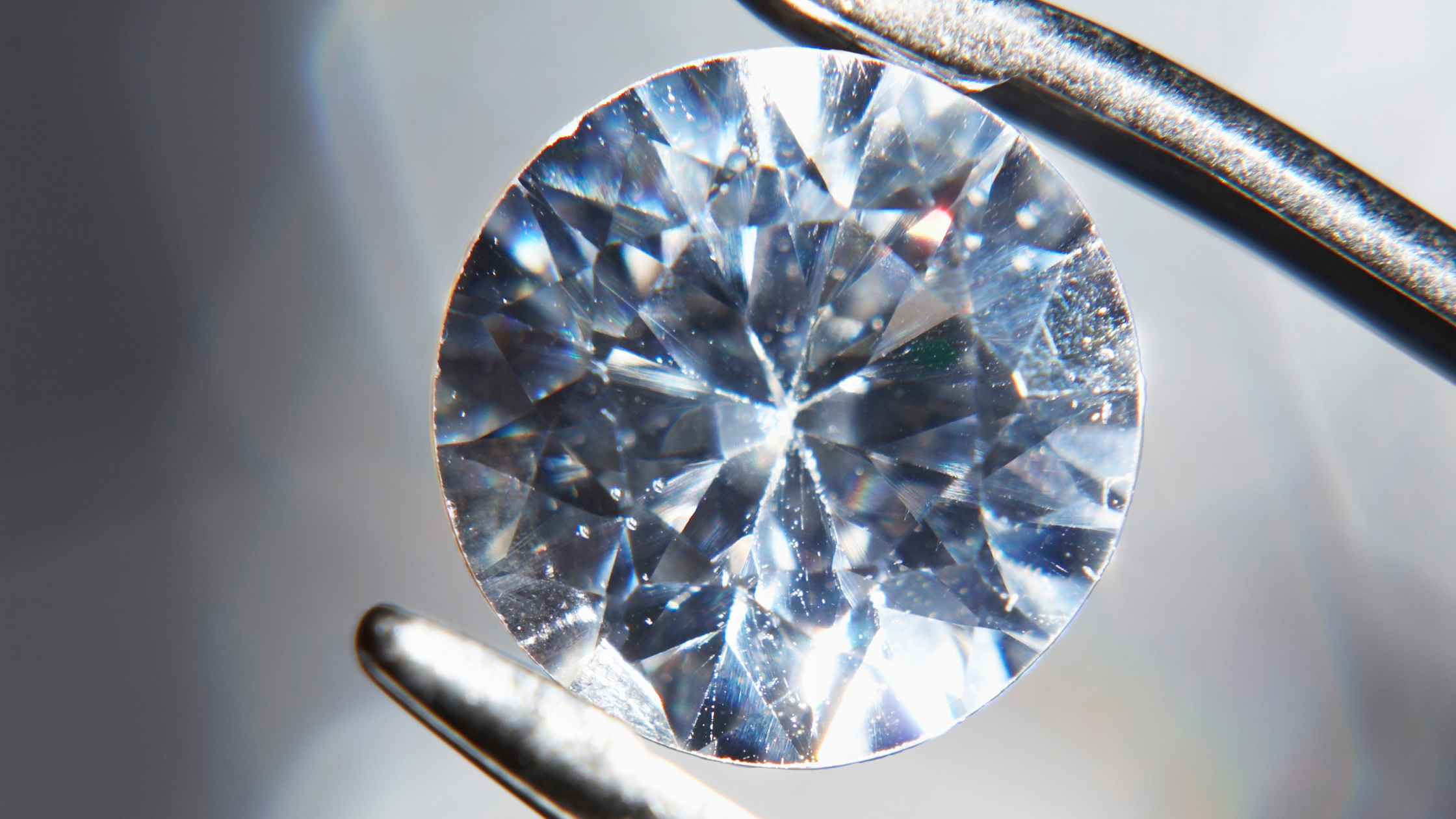 What Are Inclusions in Diamonds? Understanding Clarity & Value ...