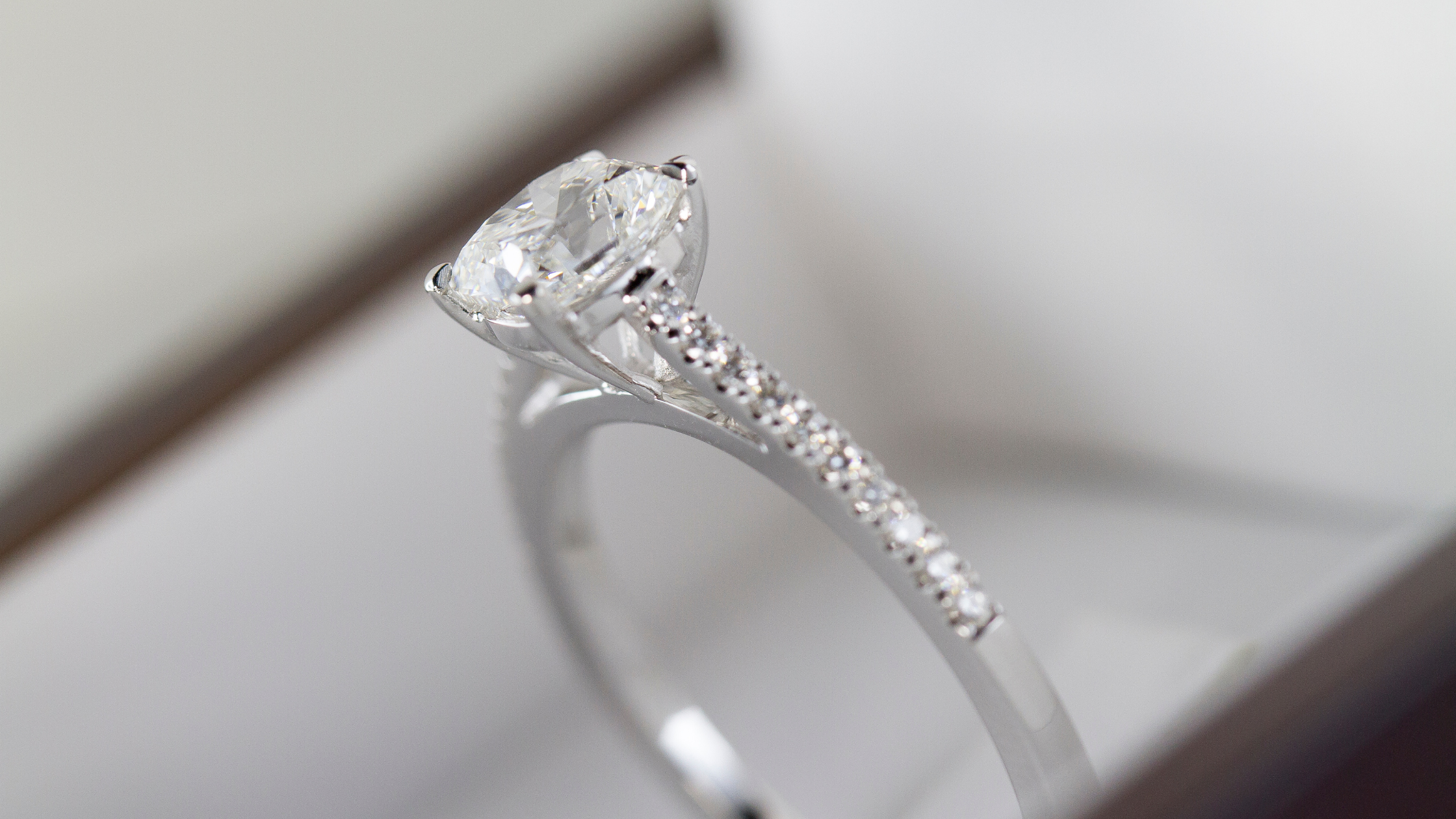Solitaire Diamond Store What Is a Solitaire Diamond? Texas – Paramount Jewelers