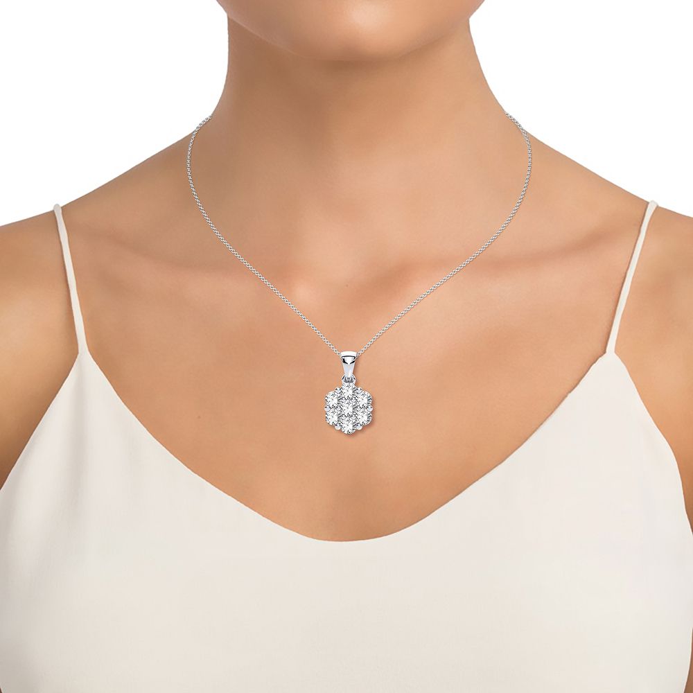 14K White Gold 0.25 ctw Diamond Flower Pendant