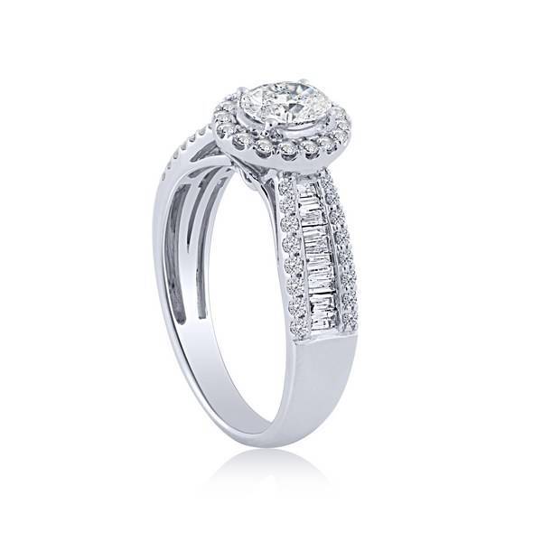 14k white gold 1.00 ctw Diamond Oval Halo Engagement Ring